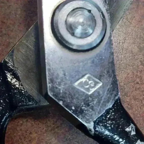 Vintage Pair of  7" Pinking Shears One is CG Made in Japan and other unbranded - Picture 3 of 7